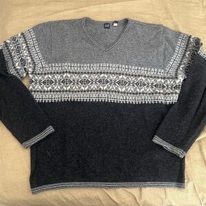 GAP Fair Isle V-neck Gray and Black Sweater
